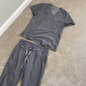 Figs Scrub Set (Catrina 1 pocket top and Zamora Joggers)